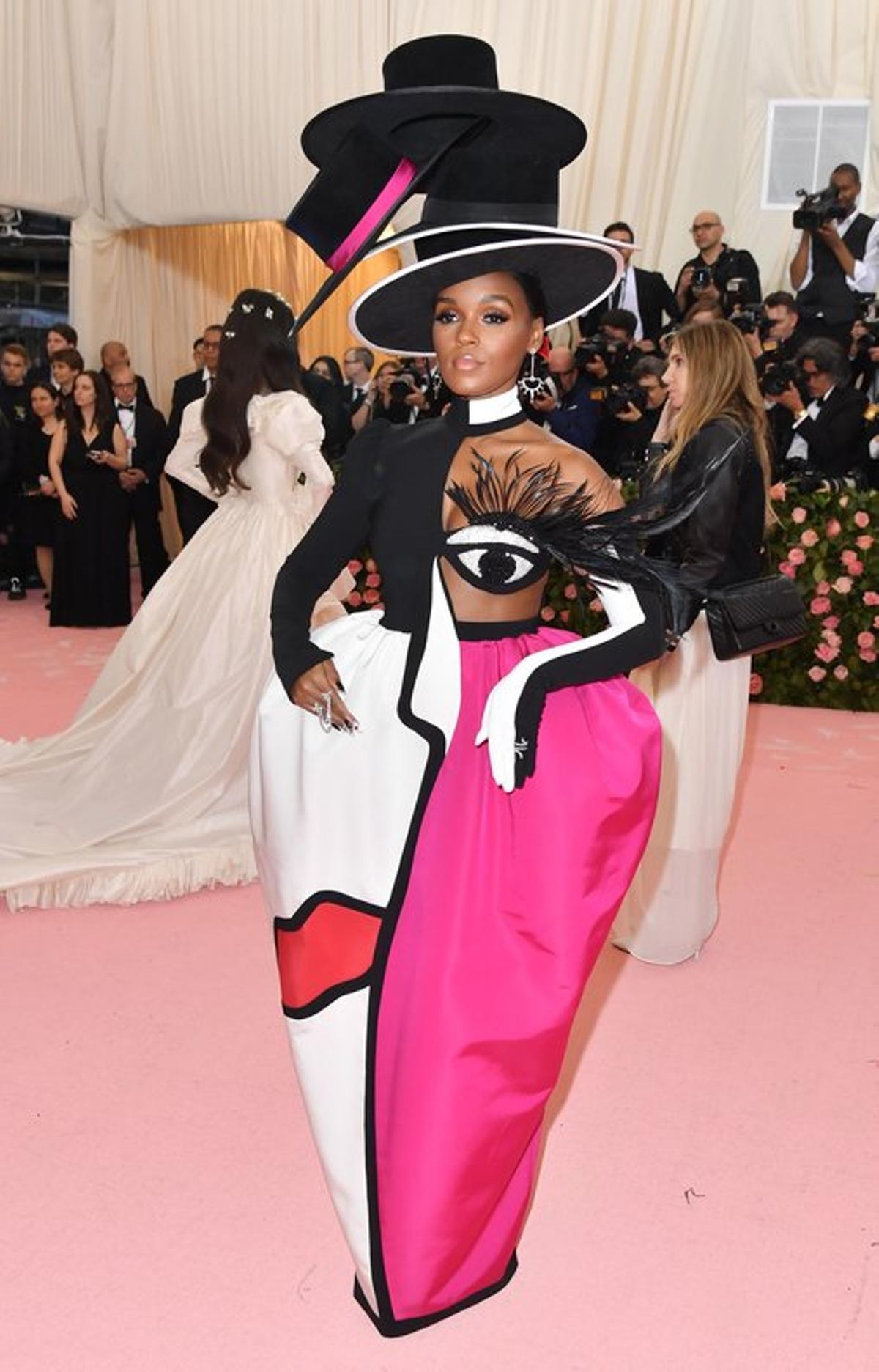 La cantautora Janelle Monae, con un modelo de Christian Siriano.