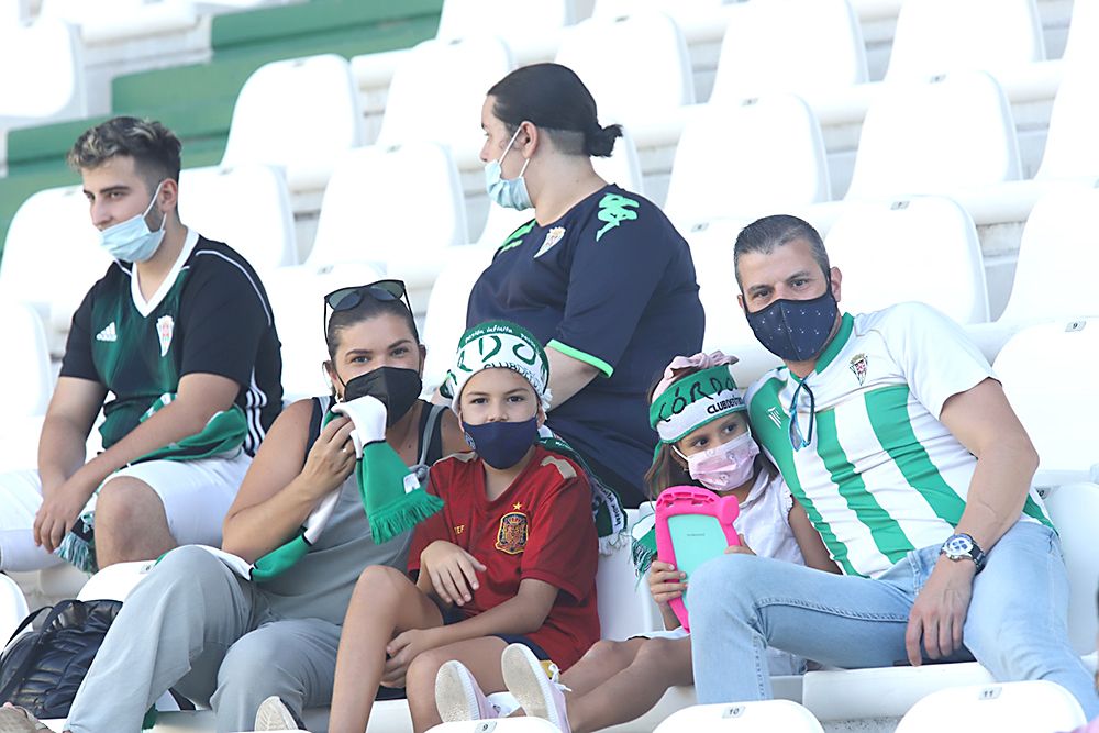 Aficionados asistentes al encuentro Córdoba CF-Don Benito