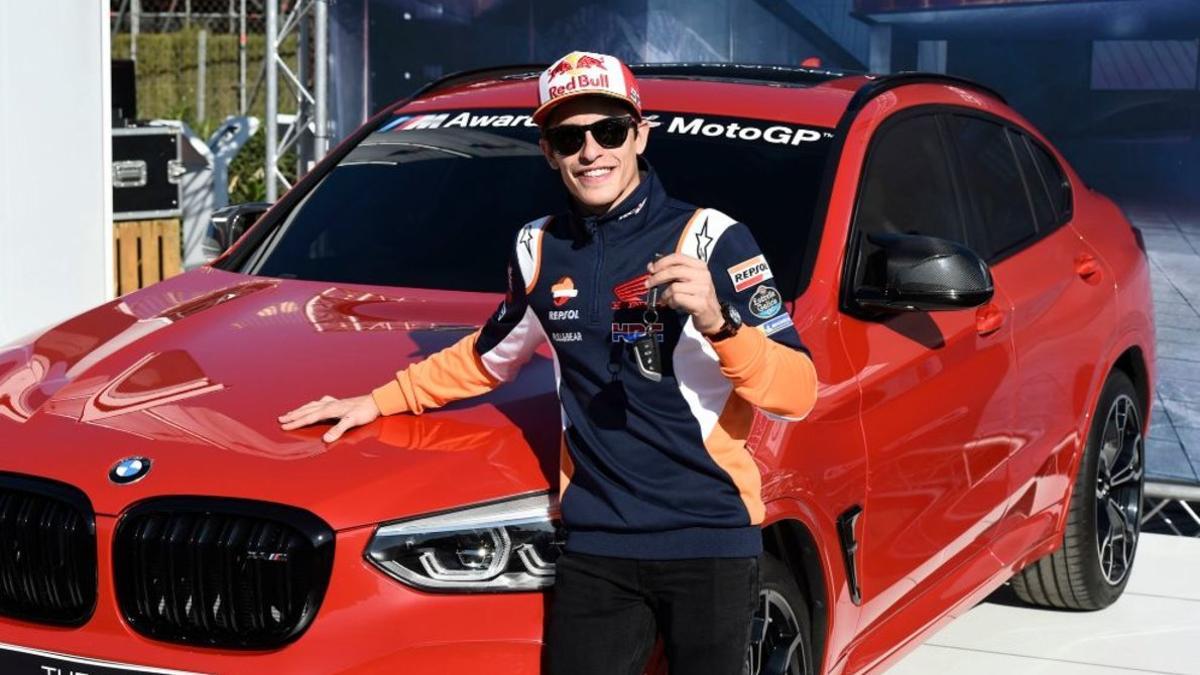 Marc Márquez, con el BMW X4M Competition.