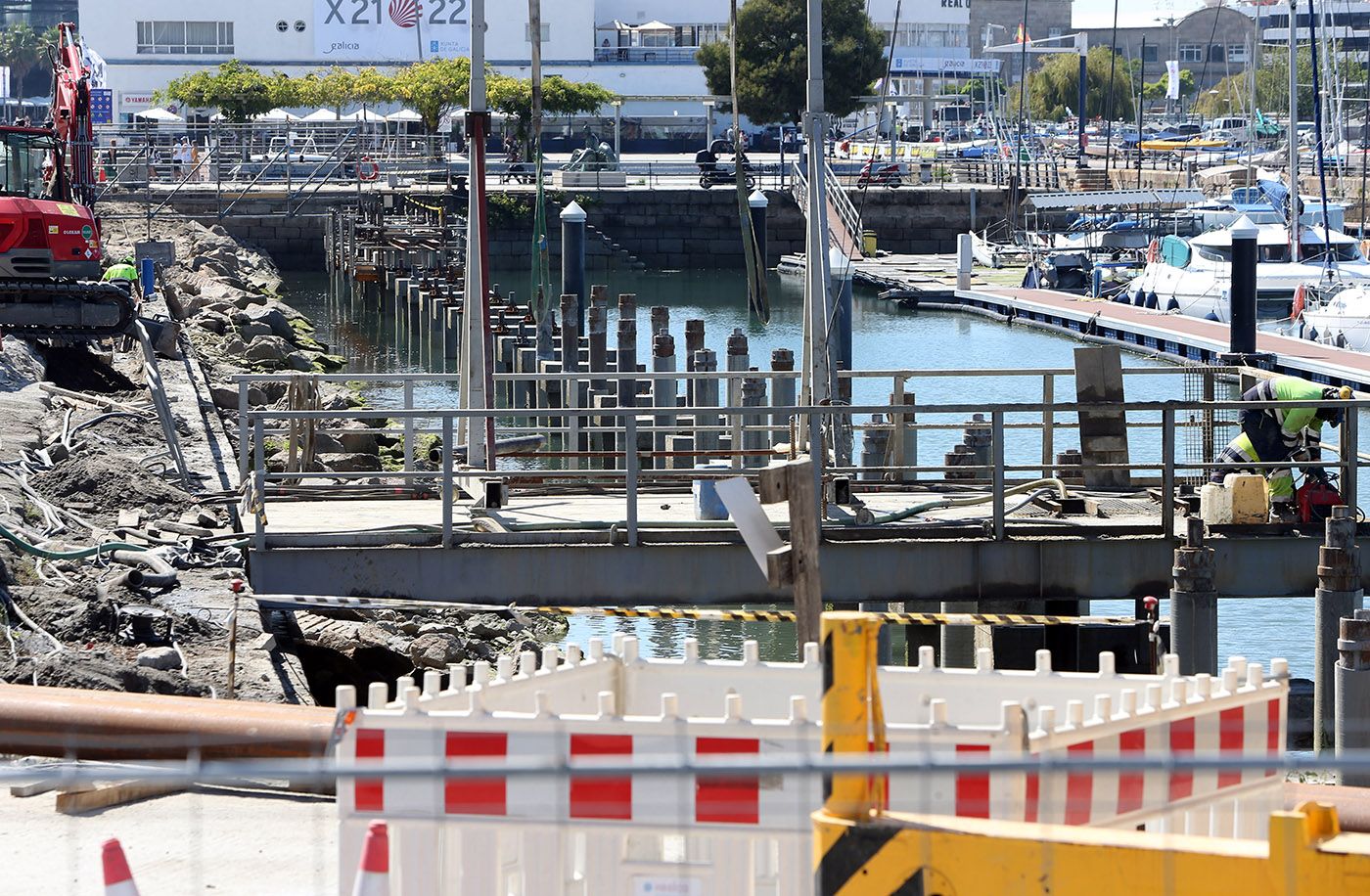 El paseo de As Avenidas sigue todavía en obras sin que se haya recuperado su uso tras el derrumbe en pleno concierto de O Marisquiño