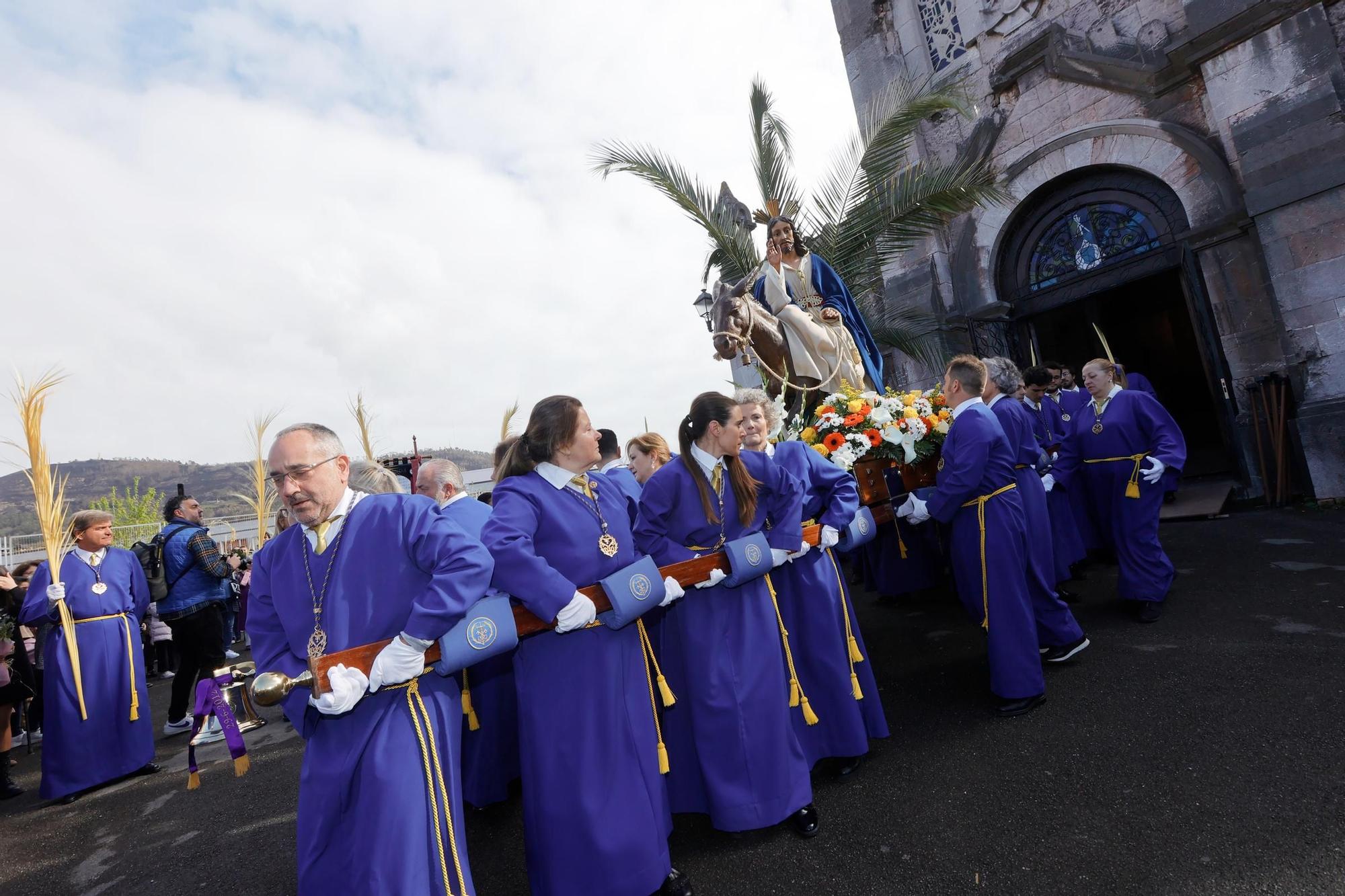 Procesión de La Borriquilla en San Pedro de los Arcos (Oviedo).