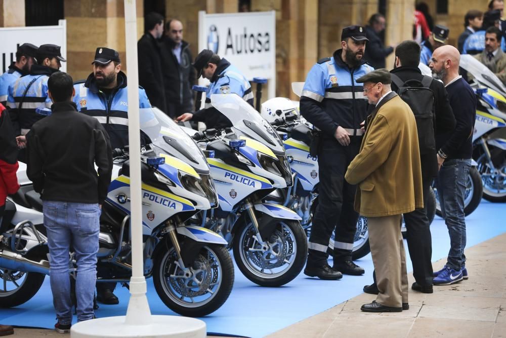 Presentación de las nuevas motos de la Policía Local de Oviedo.