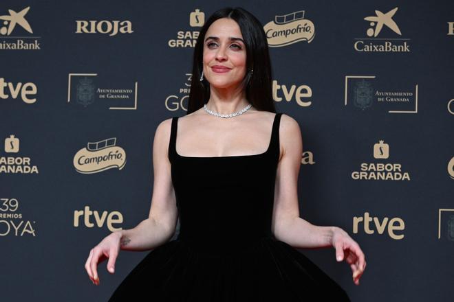 GRANADA, 08/02/2025.- La actriz Macarena García llega a la alfombra roja de la 39 edición de los Premios Goya de la Academia de Cine que se celebra este sábado en el Palacio de Congresos y Exposiciones de Granada. EFE/ Miguel Ángel Molina