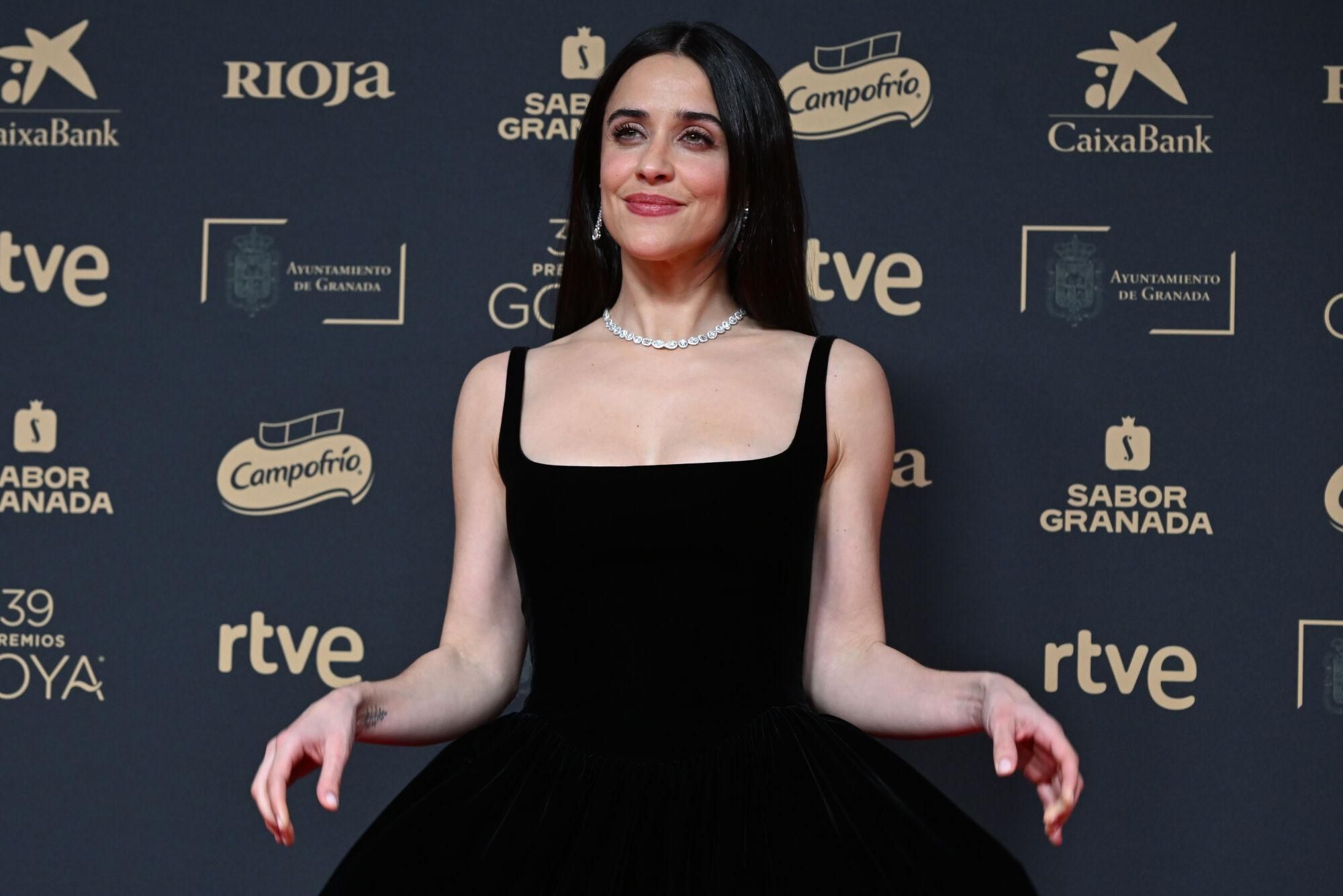 GRANADA, 08/02/2025.- La actriz Macarena García llega a la alfombra roja de la 39 edición de los Premios Goya de la Academia de Cine que se celebra este sábado en el Palacio de Congresos y Exposiciones de Granada. EFE/ Miguel Ángel Molina