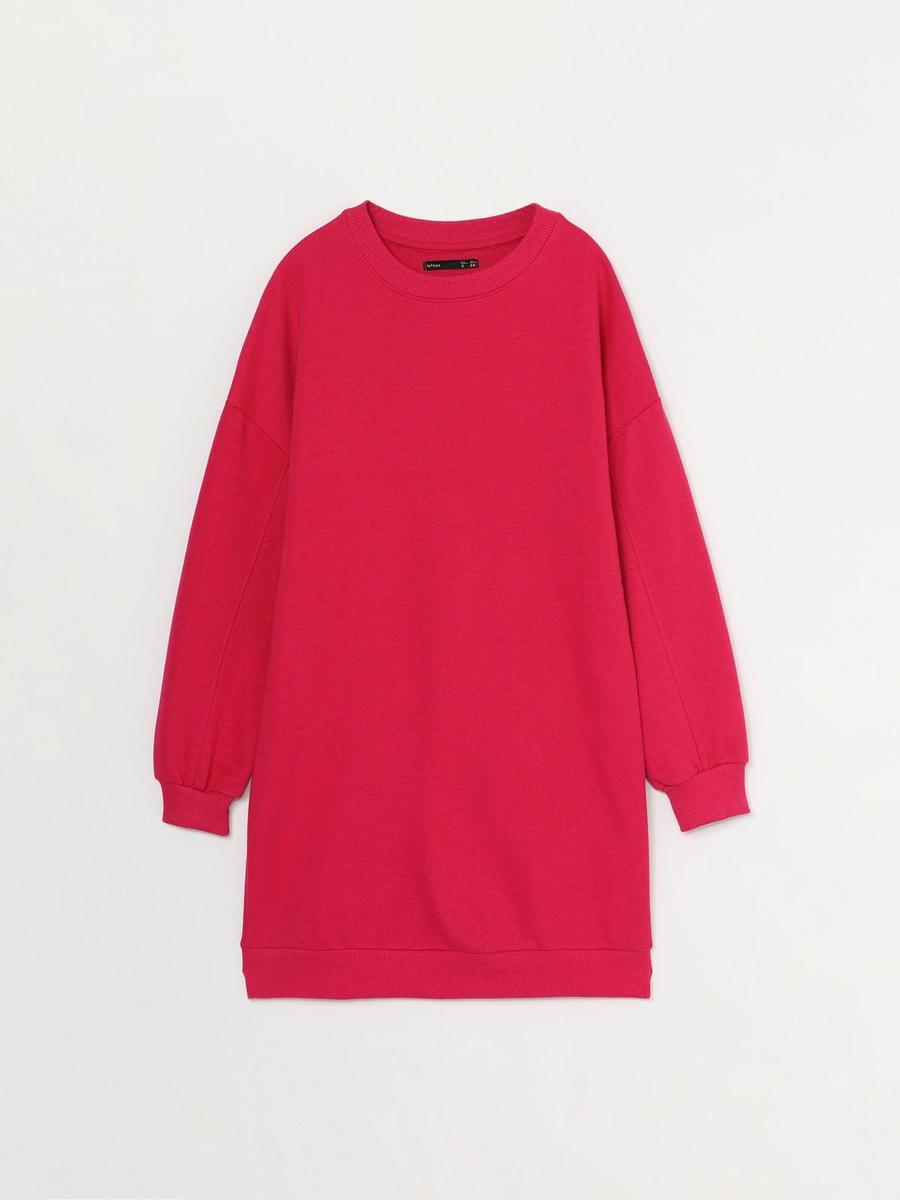 Vestido rojo oversize, de Lefties (12,99 euros)