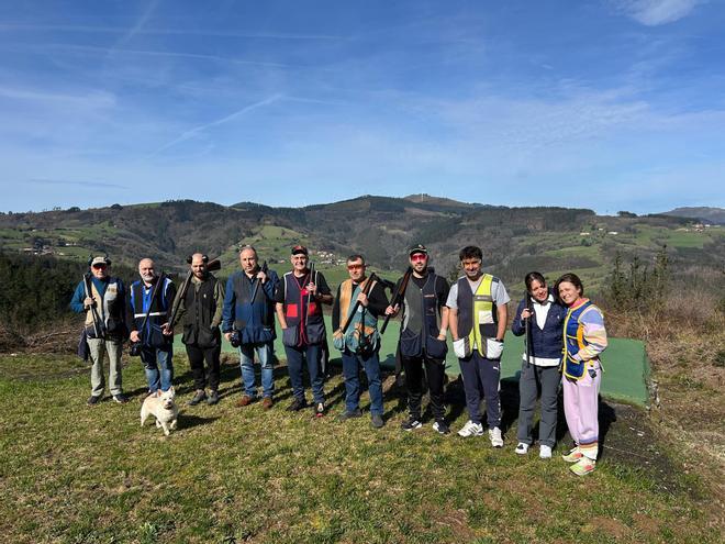 EN IMÁGENES: Así es una mañana de sábado en el campo de tiro de El Viso, en Salas