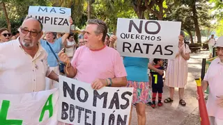 Vecinos de Santa Paula se concentran contra la presencia de ratas y suciedad en el barrio