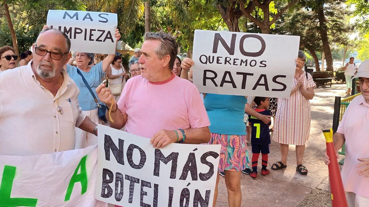Vecinos de Santa Paula se concentran contra la presencia de ratas y suciedad en el barrio