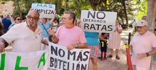 Vecinos de Santa Paula se concentran contra la presencia de ratas y suciedad en el barrio