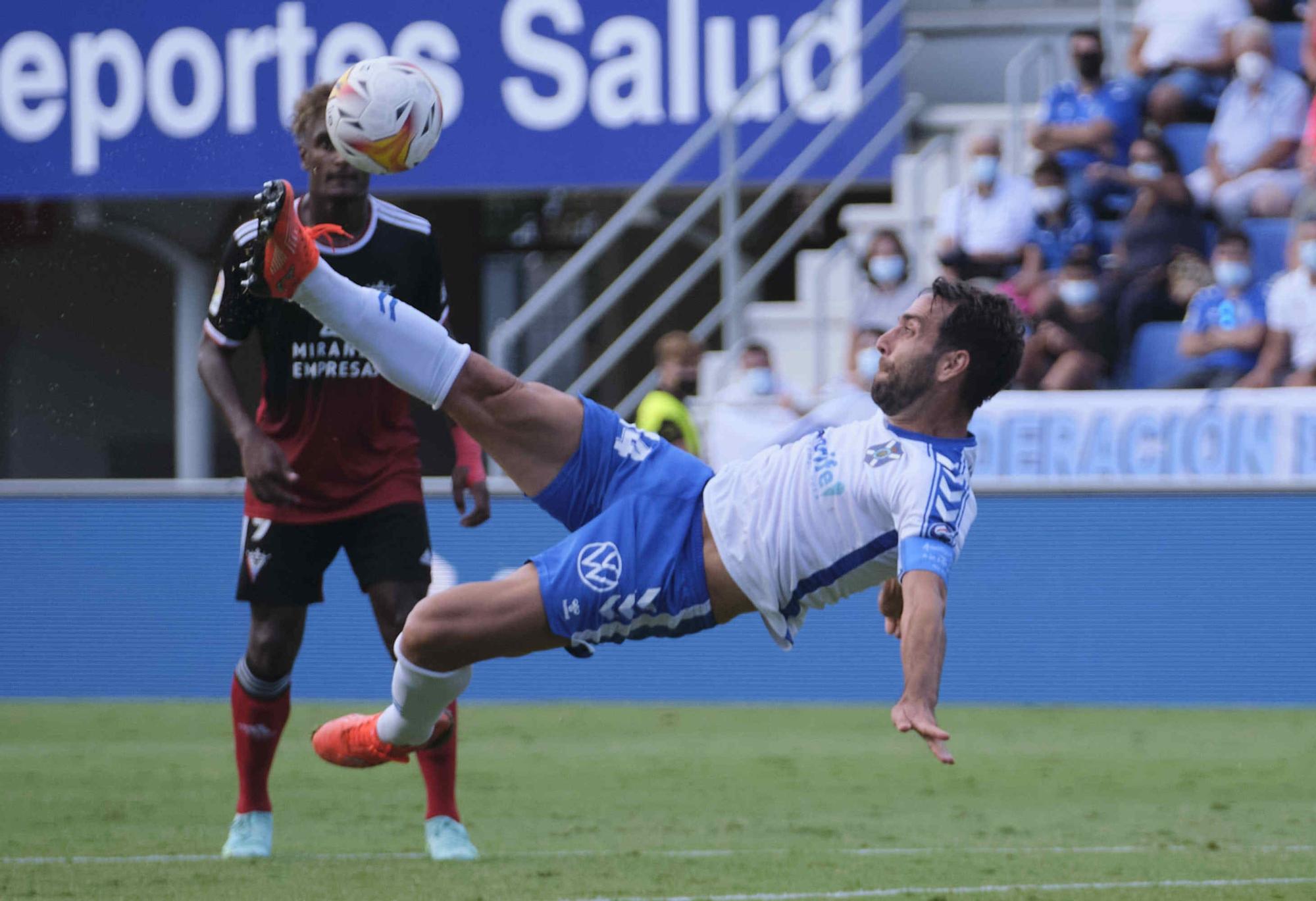 Encuentro entre el CD Tenerife y el Mirandés