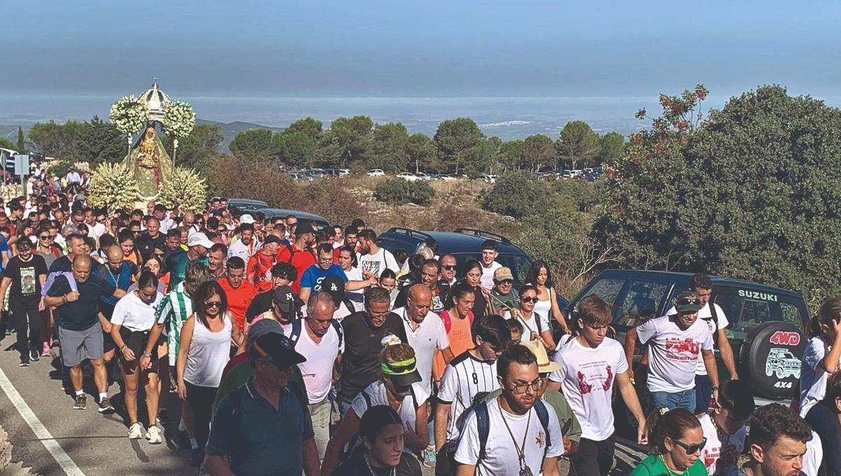 'Bajá' y subida de la Vigen de la Sierra, en Cabra.