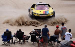 El Peugeot del piloto británico Harry Hunt y su copiloto, el holandés Wouter Rosegarr, durante la jornada de este martes