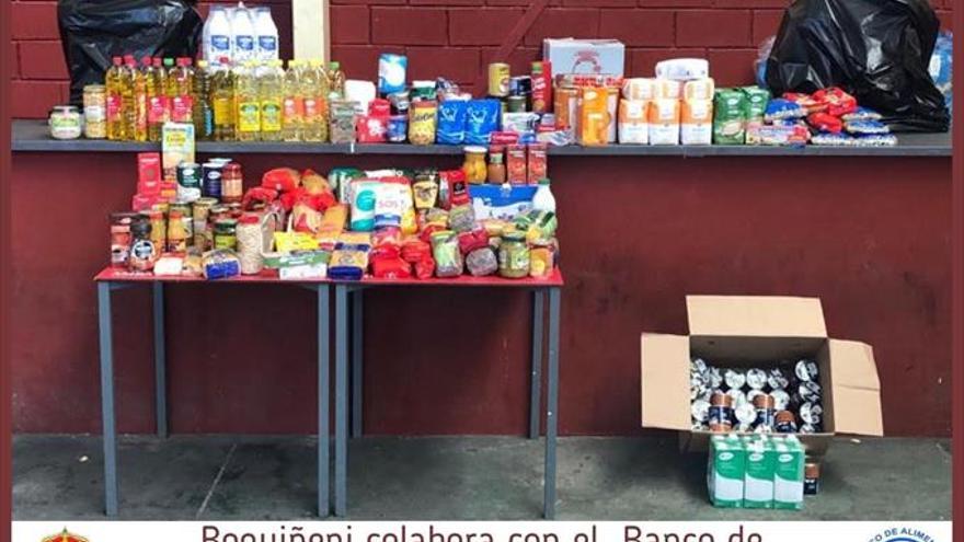 La recogida de alimentos reúne 180 kilos donados por los vecinos