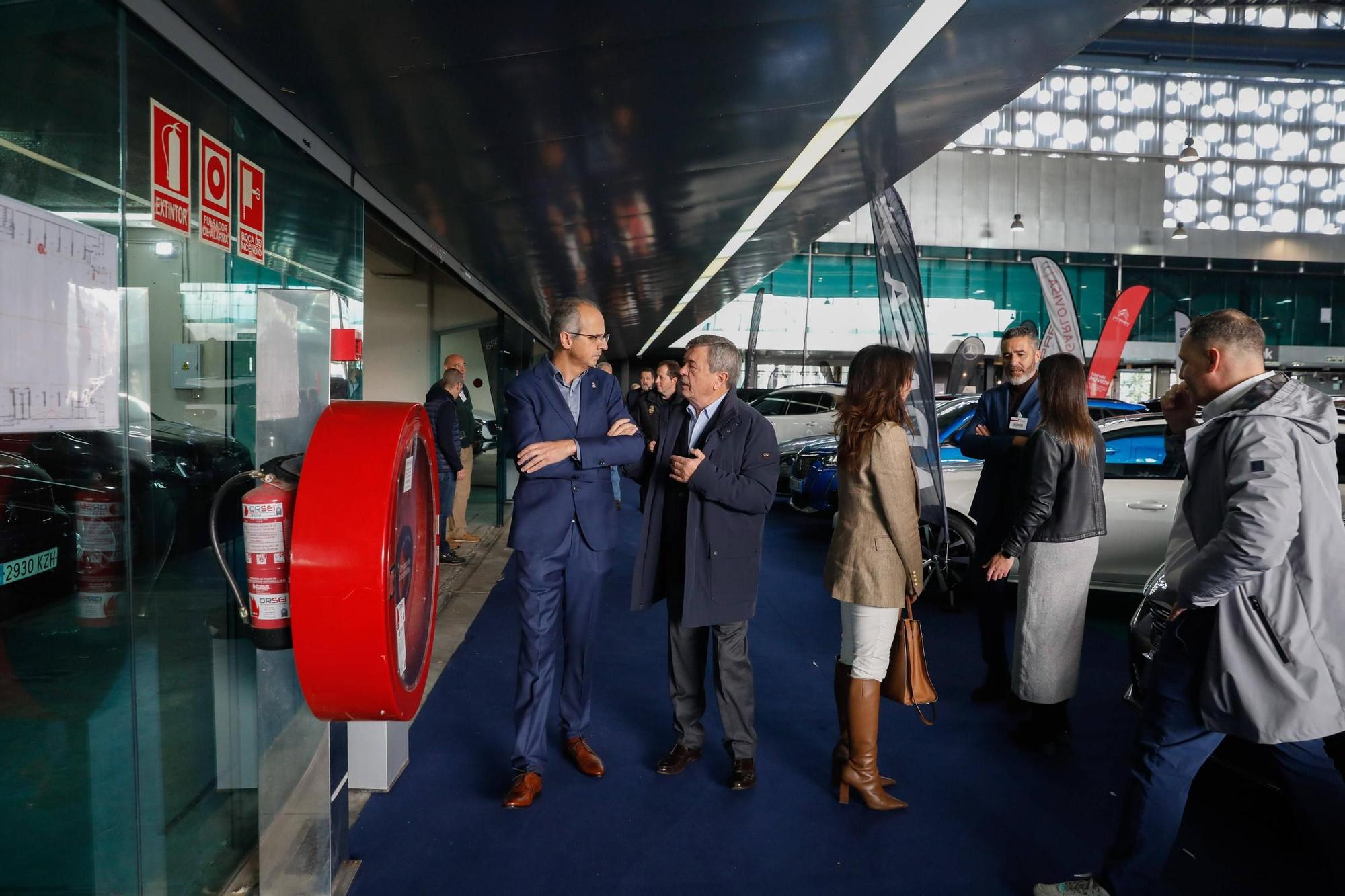 Colas y ventas exprés en el salón del automóvil de Avilés