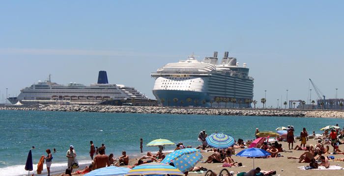 El Harmony of the Seas hace escala en Málaga