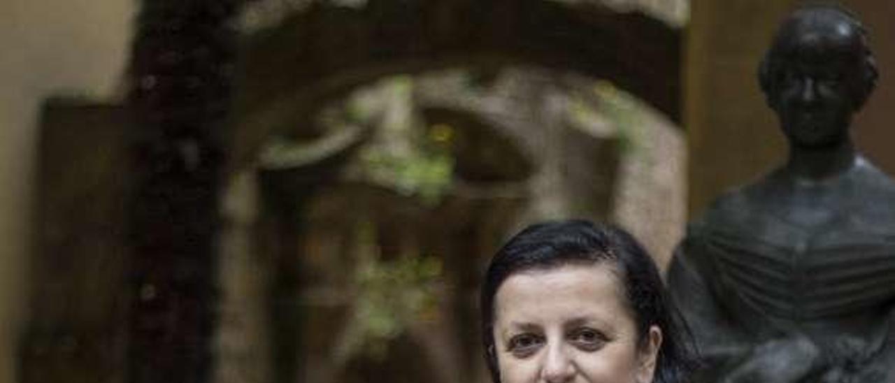 Alessandra Faggian, ayer, en el edificio histórico de la Universidad de Oviedo.