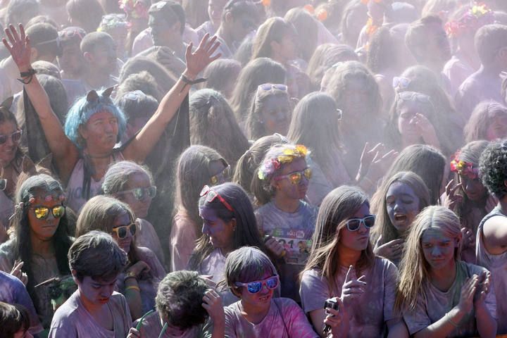 Así fue la Holi Run en Vigo