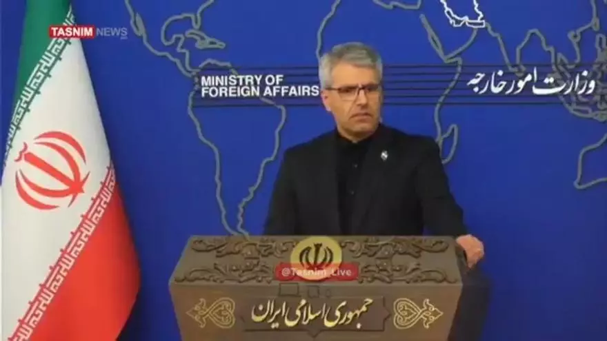 Irán sigue en conversaciones con Omán para un mecanismo que permita el tránsito por Ormuz