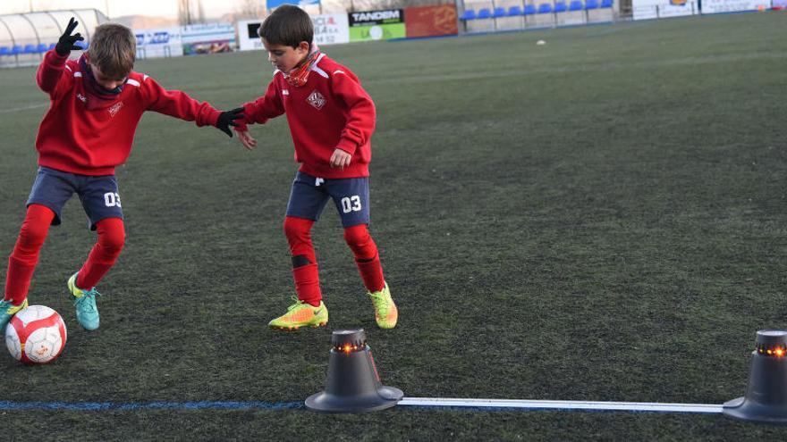 Jugadors del CE Berga practicant amb els SmartGoals