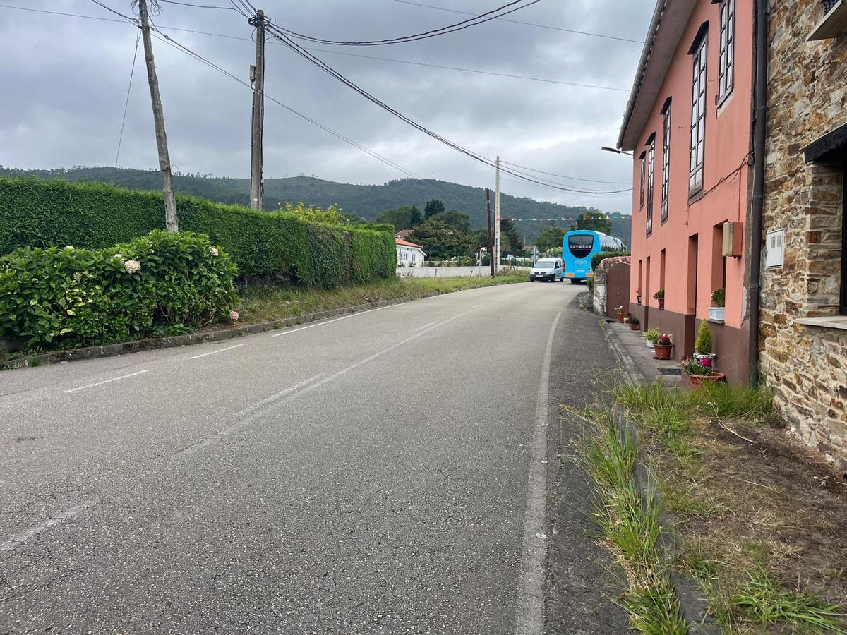En imágenes: Los vecinos piden limitar la velocidad de los vehículos a su paso por Villademar En imágenes: Los vecinos piden limitar la velocidad de los vehículos a su paso por Villademar