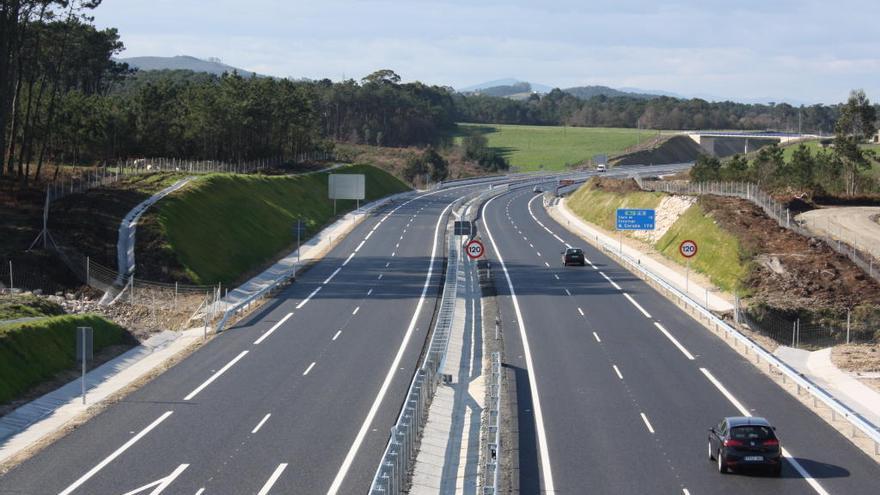 Circula 30 kilómetros en sentido contrario por la autovía de Ribadeo a Navia