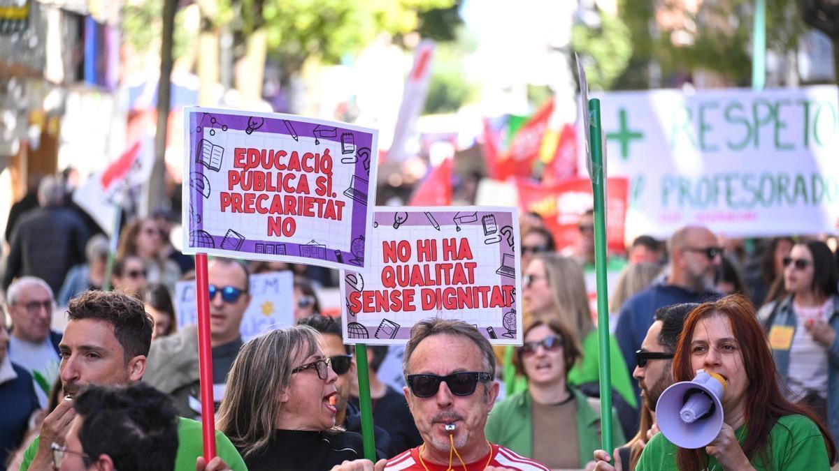 Protesta de profesores en Elche en defensa de la enseñanza pública / Áxel Álvarez
