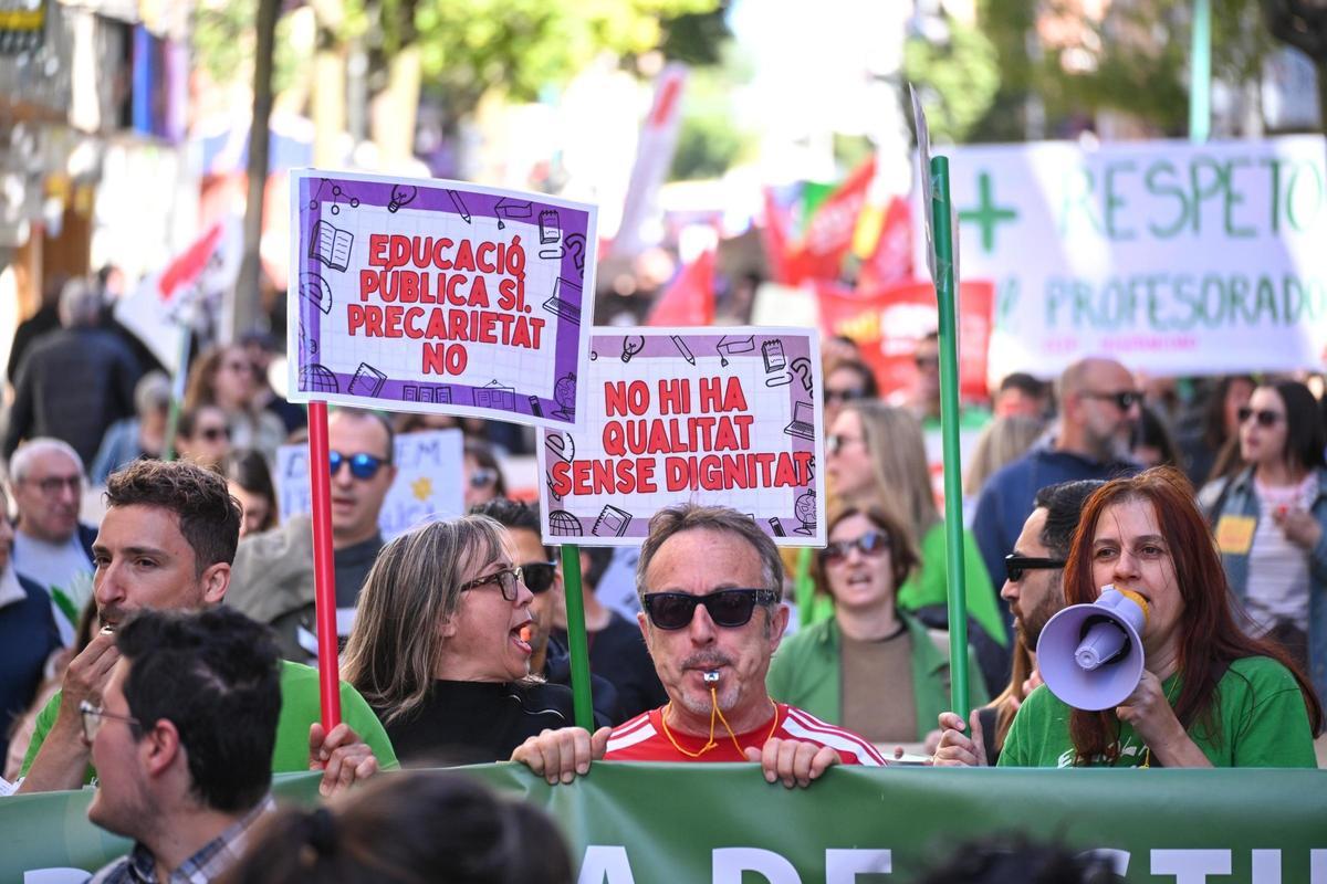 Protesta de profesores en Elche en defensa de la enseñanza pública