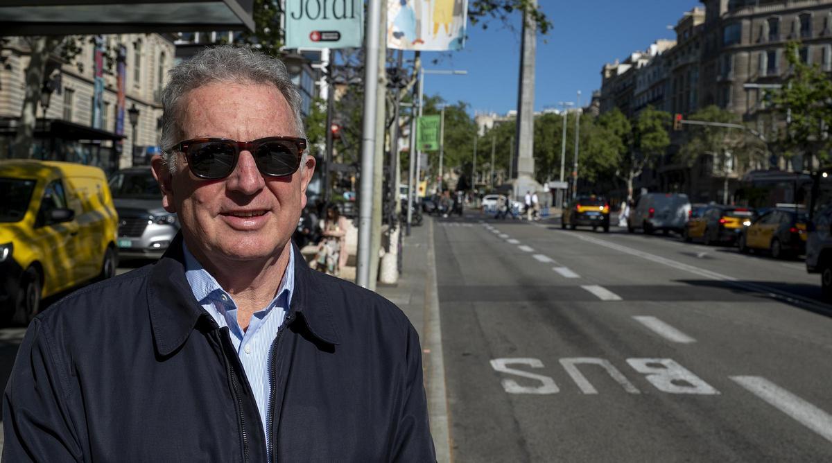 Lertxundi, junto al carril bus de bajada de paseo de Gràcia, el jueves