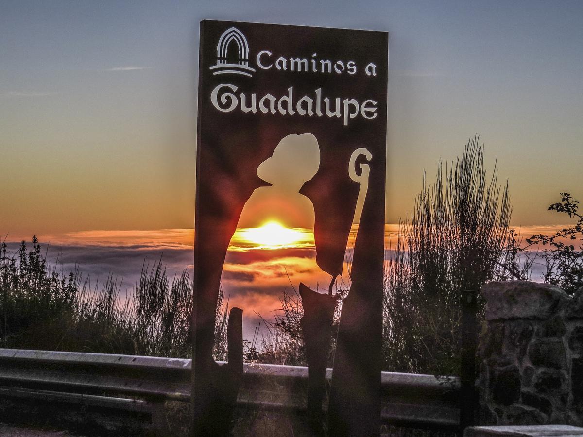Cartel indicativo de los Caminos de Guadalupe.