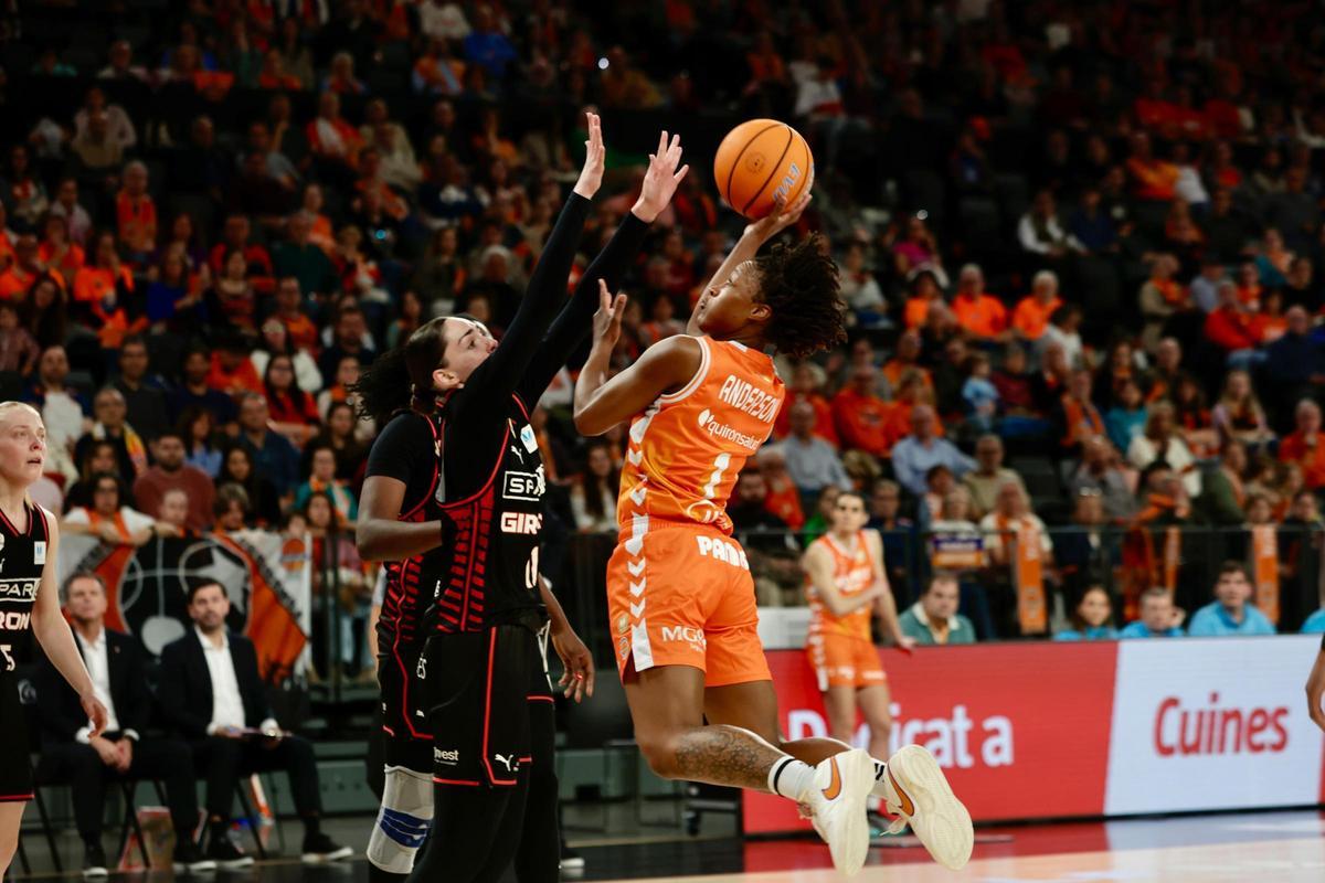 Lance de juego entre Anderson y Guerrero