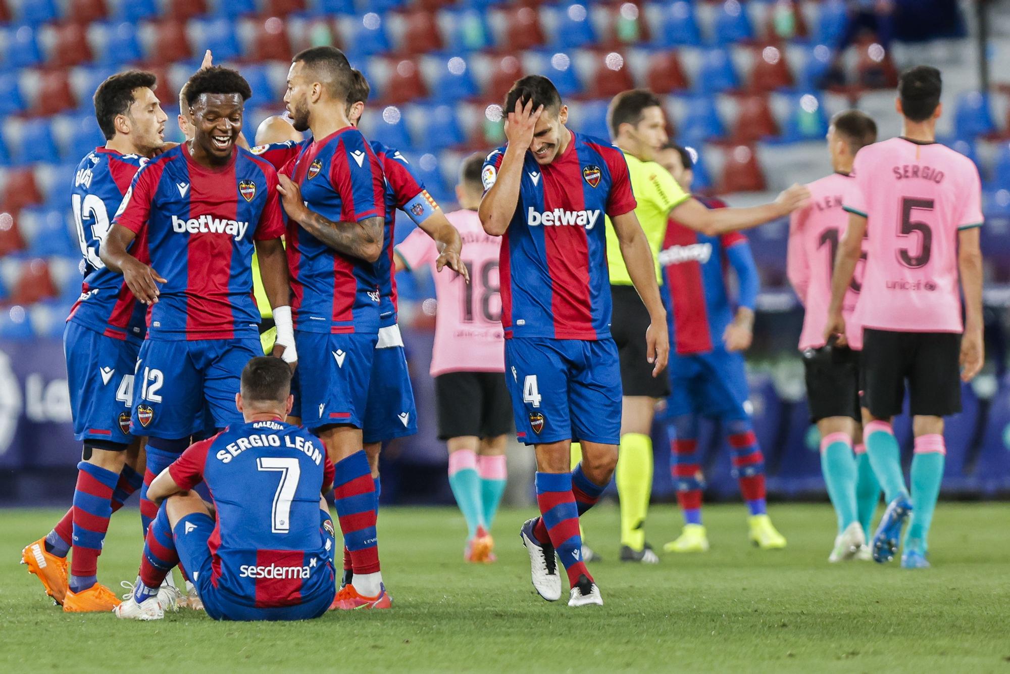 Las imágenes del empate entre el Levante y Barcelona en el Ciutat de València
