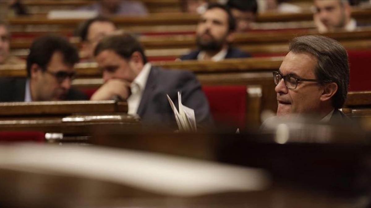 El 'president' Artur Mas, en primer término, este miércoles en la sesión de control en el Parlament.