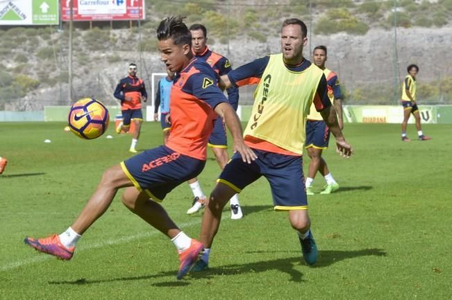 Entrenamiento de la UD Las Palmas en la mañana ...