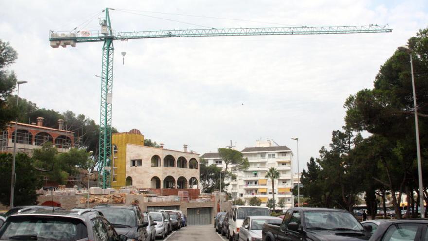 El noi que va caure de la grua a Lloret de Mar havia dit als amics que anava a fer un volt