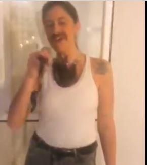 La malagueña María Peláe se transforma en artistas famosos, como Freddie Mercury, durante la cuarentena.