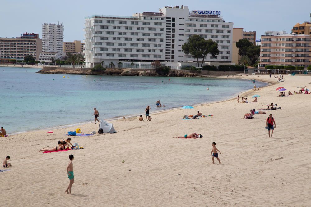 Fase 2 de la desescalada de Mallorca: Primer día con el baño autorizado en las playas