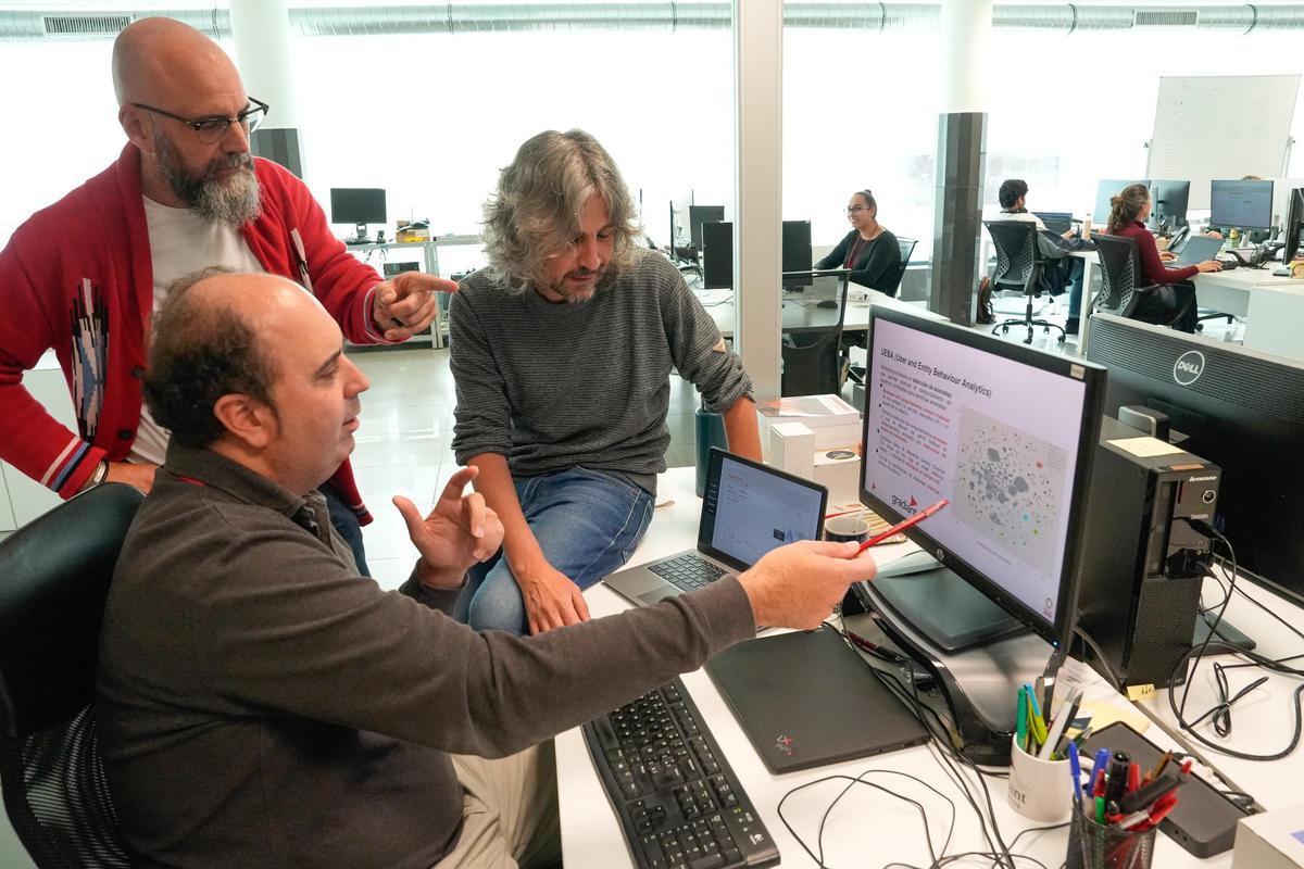 Fernando y parte del equipo de Gradiant, en Vigo.