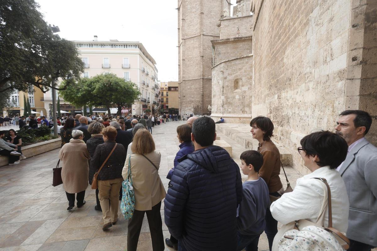 Cola para entrar en la Catedral de València para asistir al concierto.