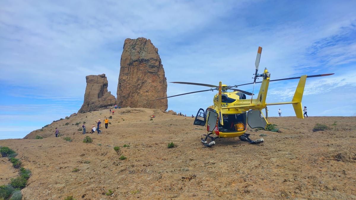 El helicóptero del GES rescató a un senderista en el Roque Nublo.