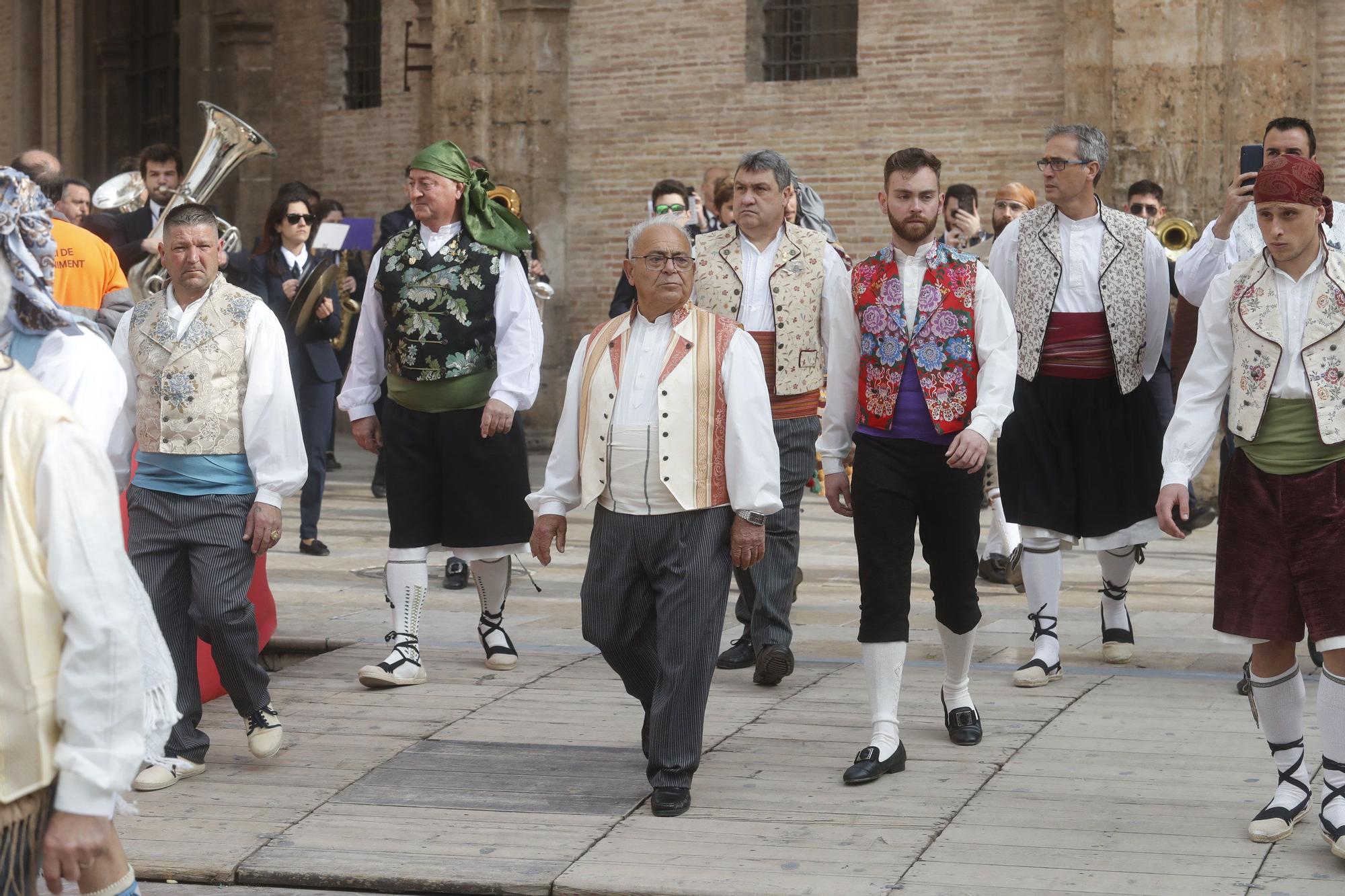 Búscate en el segundo día de ofrenda por la calle de la Paz (entre las 15:30 a las 17:00 horas)