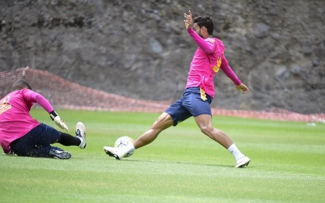 Entrenamiento de la UD Las Palmas en Barranco ...