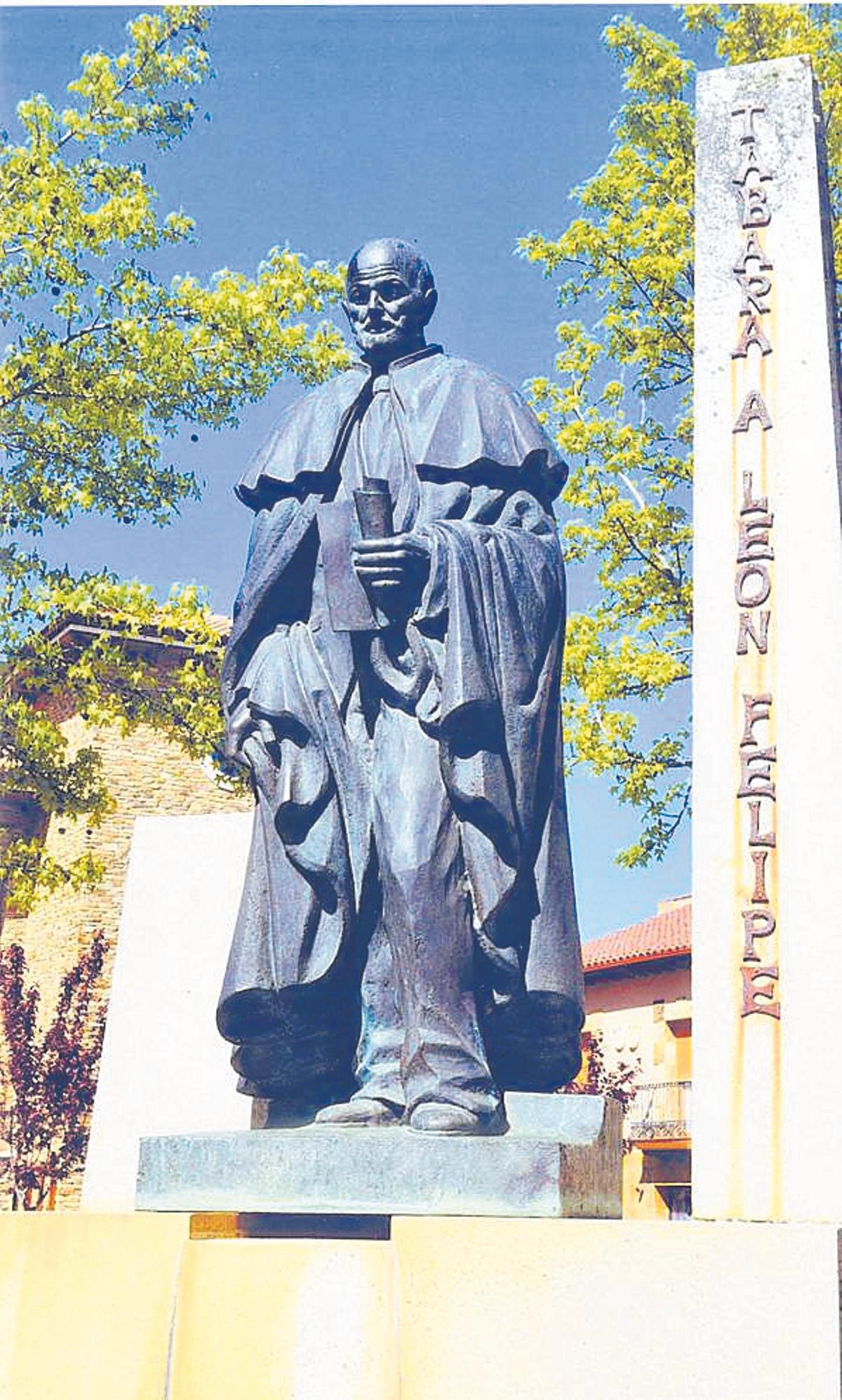 Estatua de León Felipe.