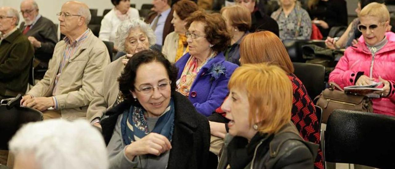 Público asistente a la charla del Club LA NUEVA ESPAÑA de Gijón.