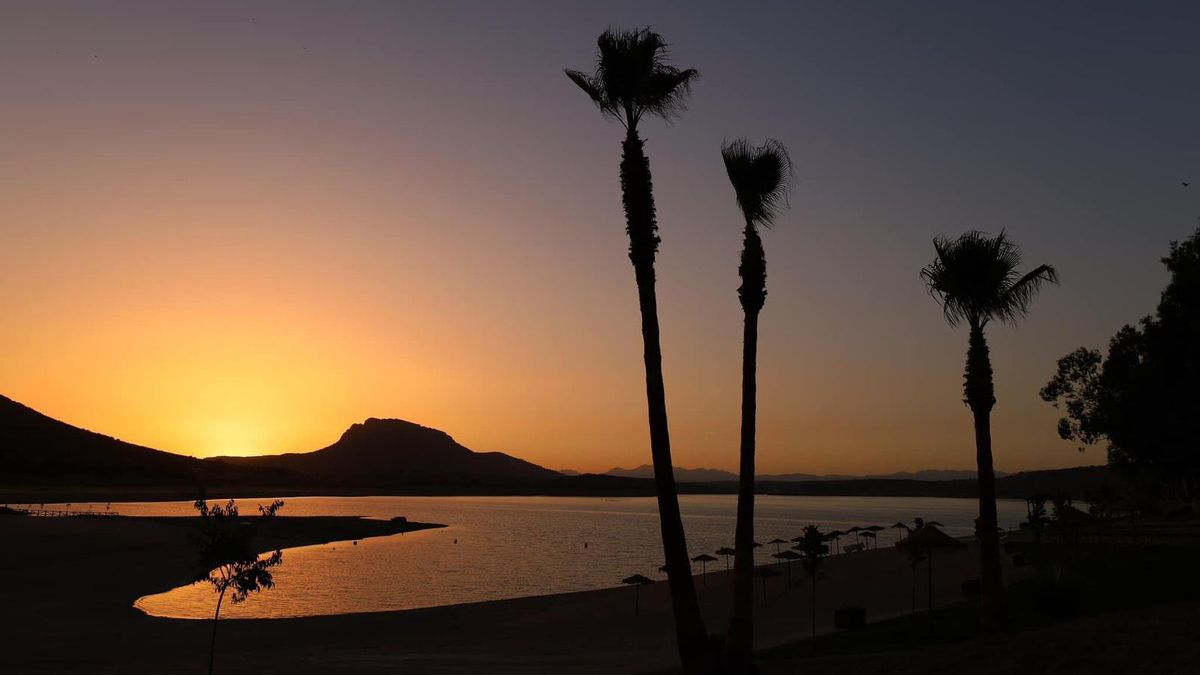 Puesta de sol desde la playa de Peloche