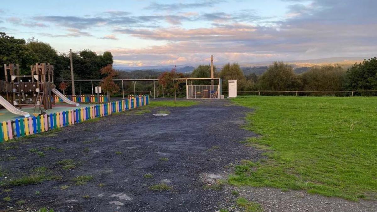 Vista de parte de la parcela de la iglesia parroquial de San Vicente de Vigo, en su estado actual.