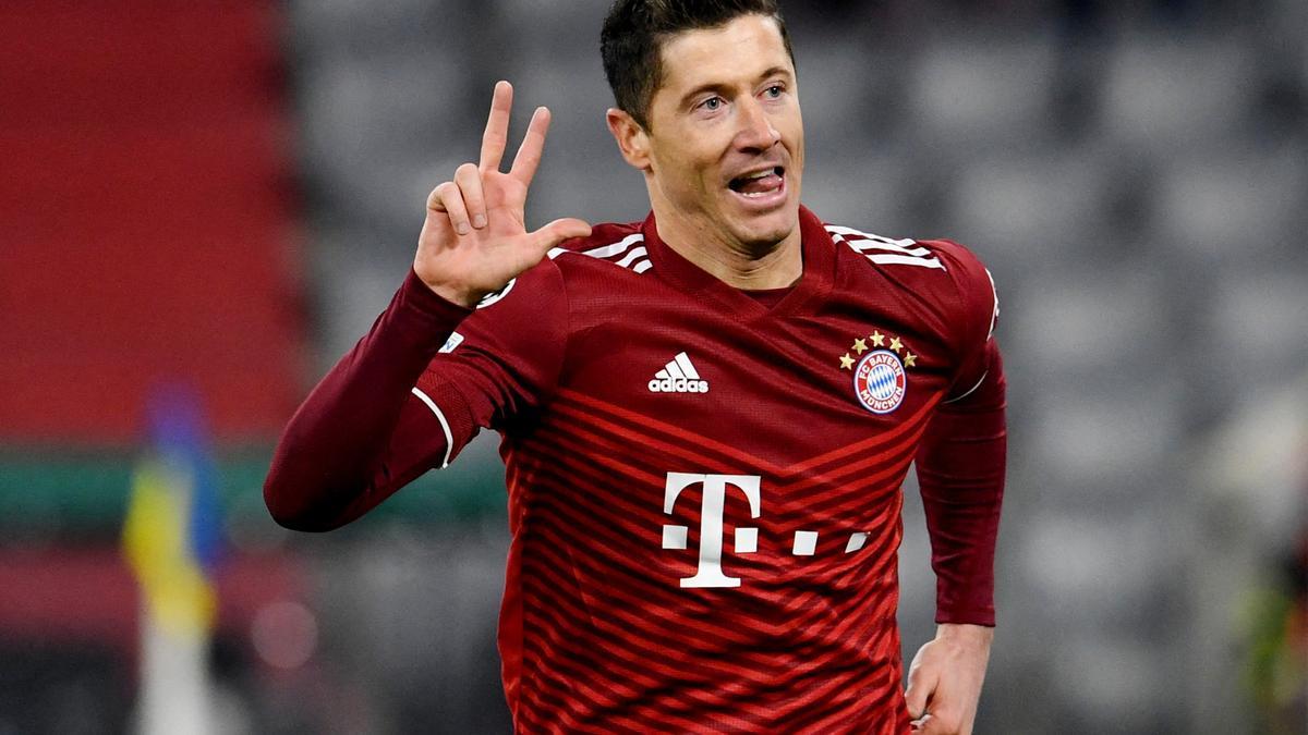 Robert Lewandowski marca un Hat-Trick ante el Salzburgo.