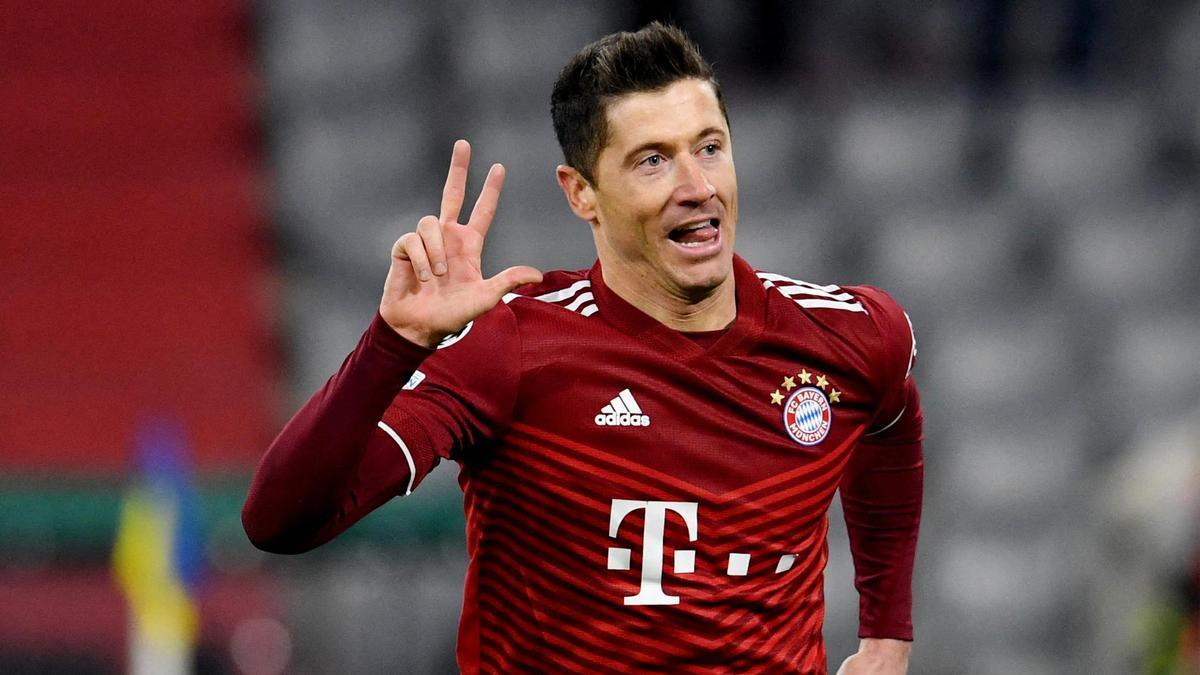 Robert Lewandowski marca un Hat-Trick ante el Salzburgo.