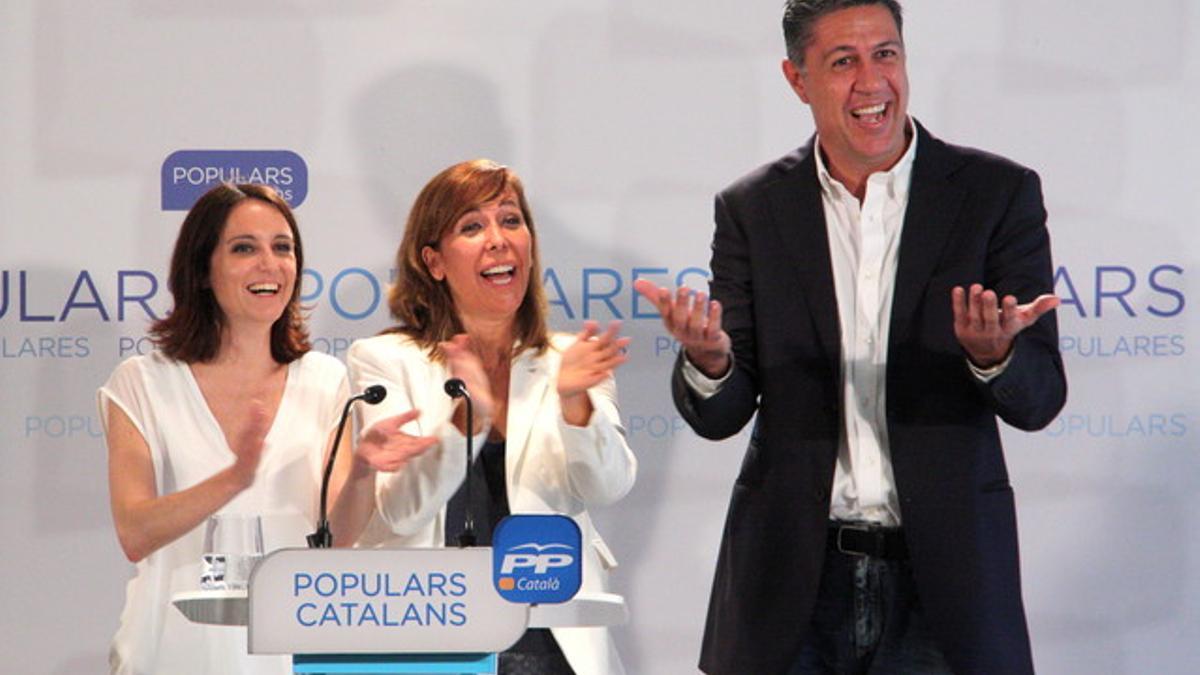 García Albiol, junto a la presidenta del PPC, Alicia Sánchez-Camacho, y la número dos de la candidatura para el 27-S, Andrea Levy.