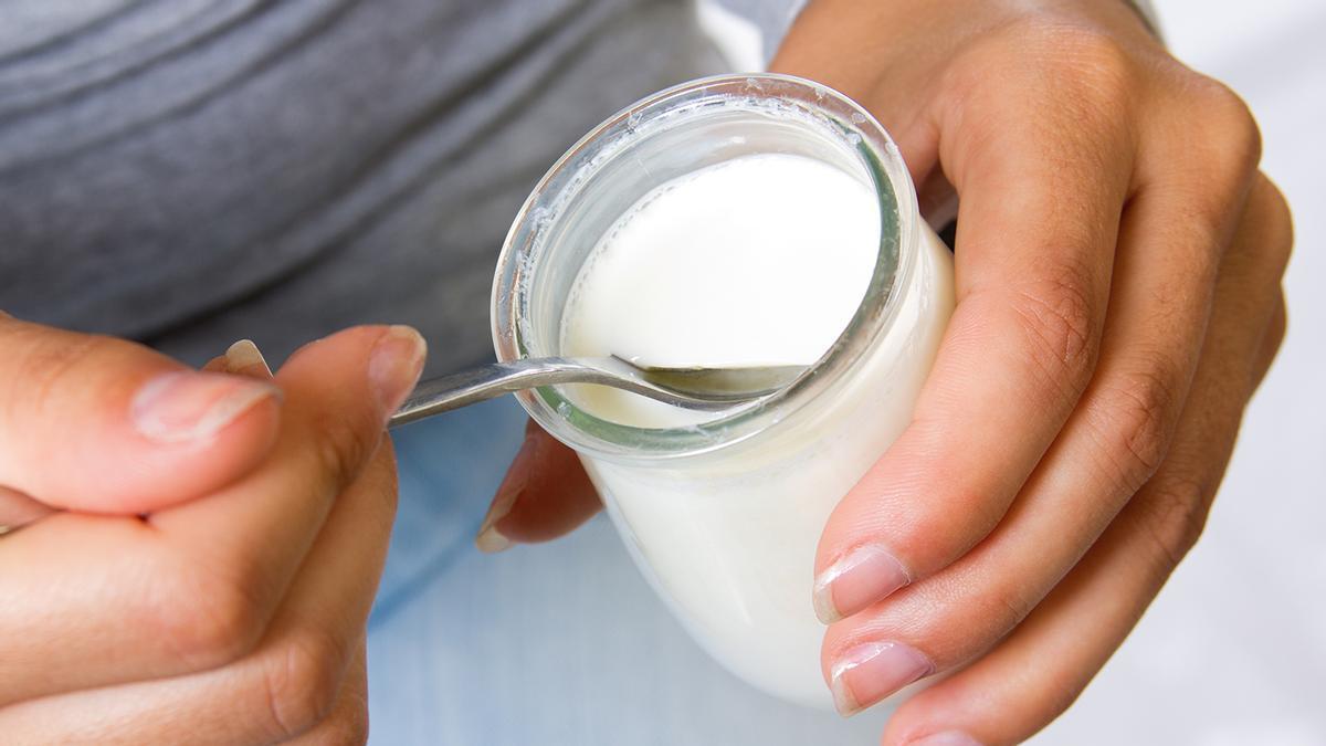 Cómo saber si un yogur está malo antes de abrirlo