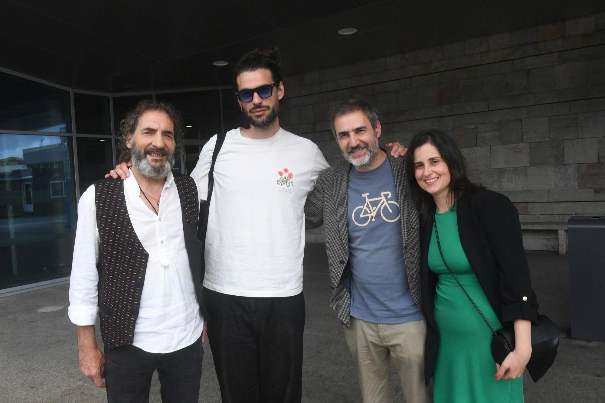 Oliver Laxe llega a A Coruña en su regreso a Galicia tras ganar un premio en el Festival de Cannes